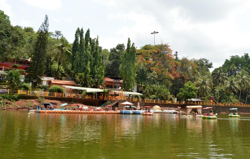 Mayem Lakeview Hotel Goa Exterior foto