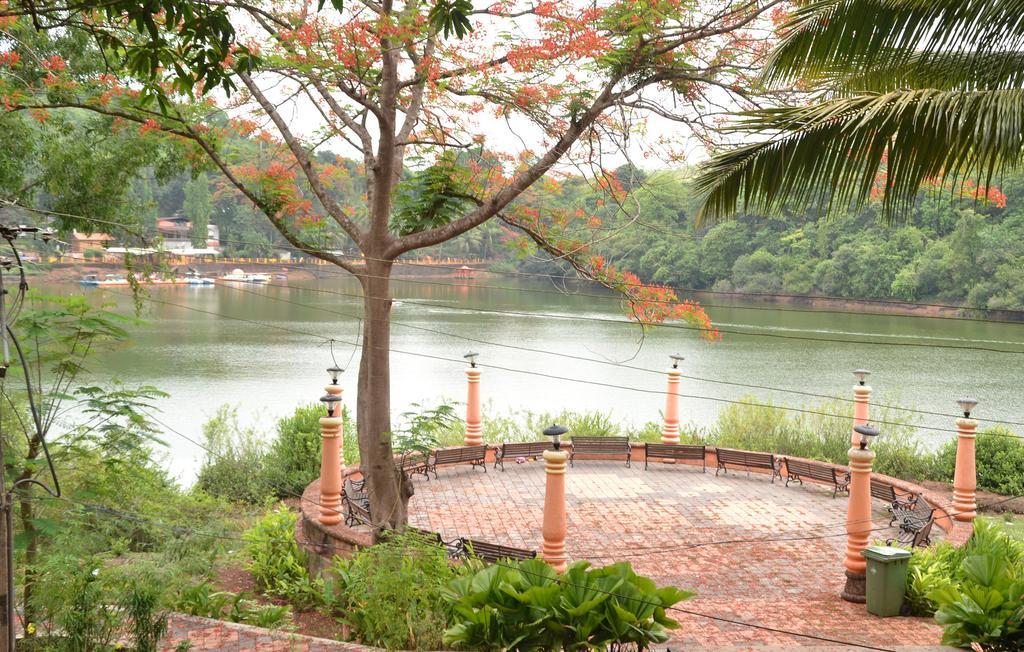 Mayem Lakeview Hotel Goa Exterior foto