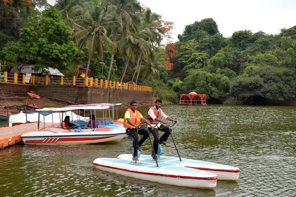 Mayem Lakeview Hotel Goa Exterior foto