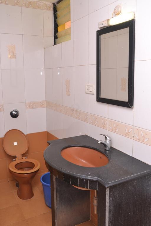 Mayem Lakeview Hotel Goa Habitación foto