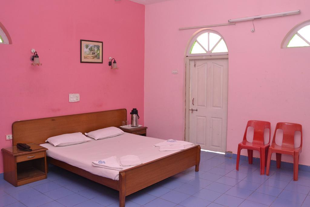 Mayem Lakeview Hotel Goa Exterior foto