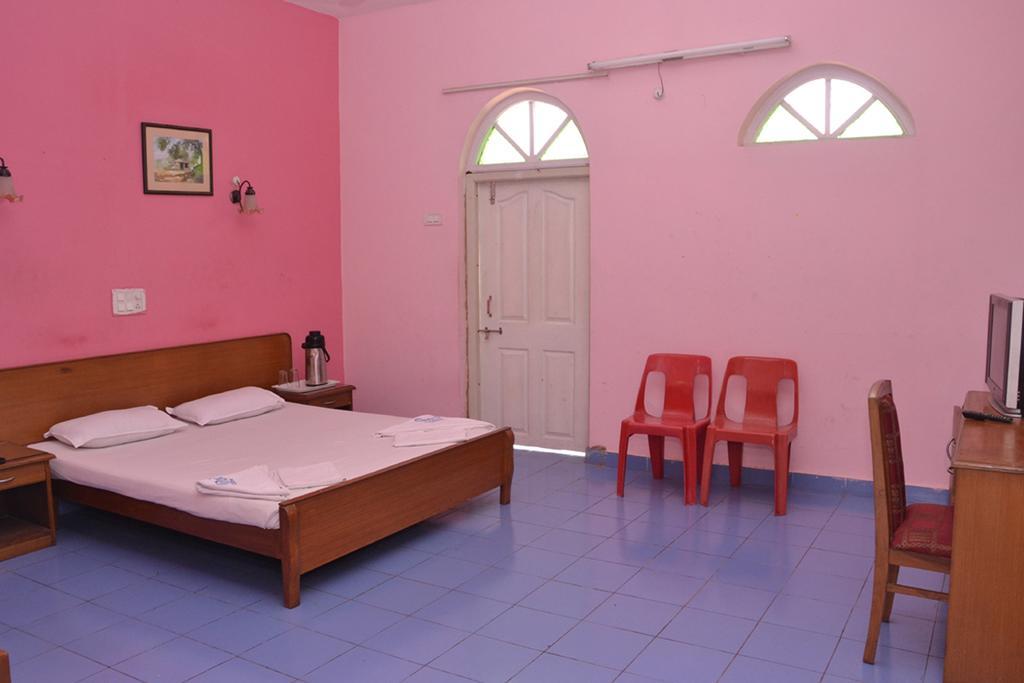 Mayem Lakeview Hotel Goa Exterior foto