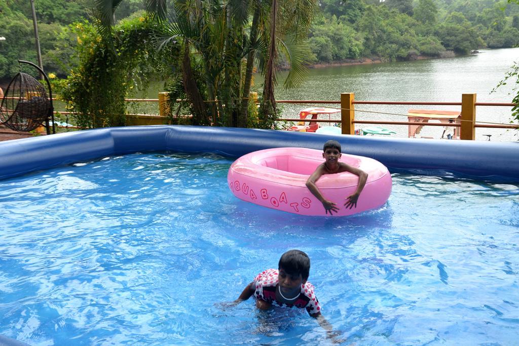 Mayem Lakeview Hotel Goa Exterior foto